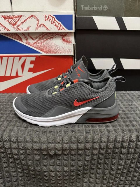 Кросівки 38(24,5см)Nike Air Max Motion 2 оригінал