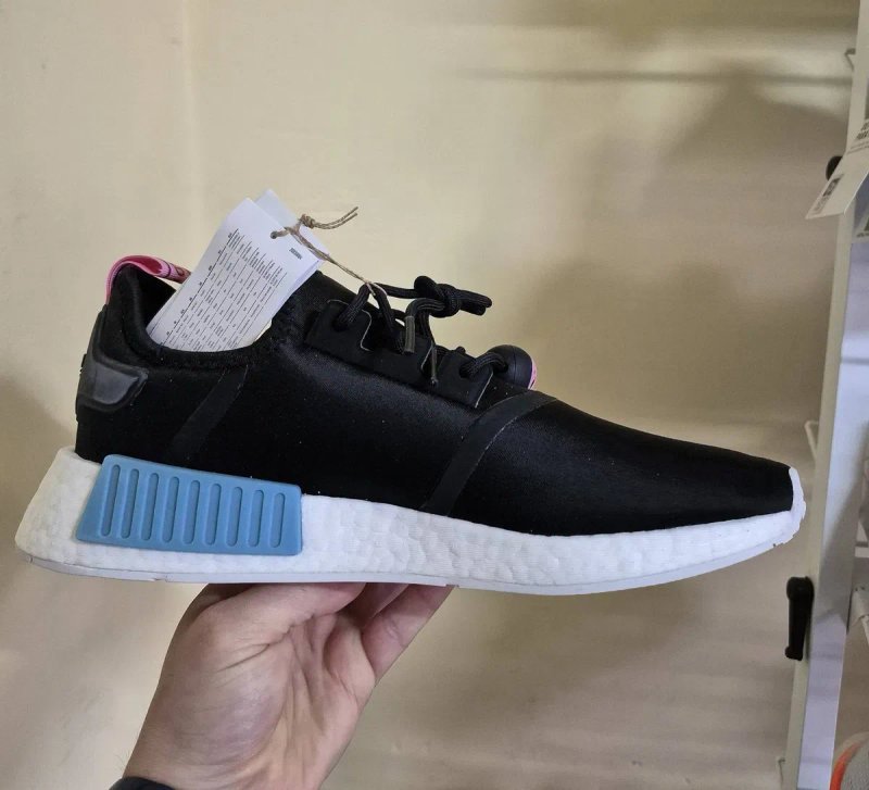 Кросівки Adidas Originals NMD R1(Оригінал)42⅔-27см і 44-28см — фото 2