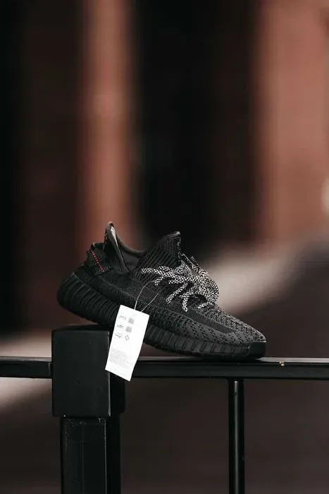 Кросівки Adidas Yeezy Boost 350 V2 Reflective Laces Premium Black | Кроссовки Адидас чоловічі жіночі — фото 4