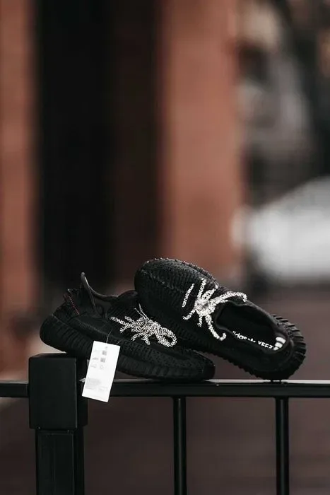 Кросівки Adidas Yeezy Boost 350 V2 Reflective Laces Premium Black | Кроссовки Адидас чоловічі жіночі — фото 5
