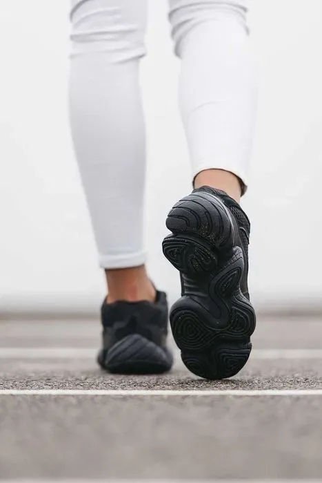 Кросівки Adidas Yeezy Boost 500 Premium Triple Black | Кроссовки Адидас чоловічі жіночі — фото 8