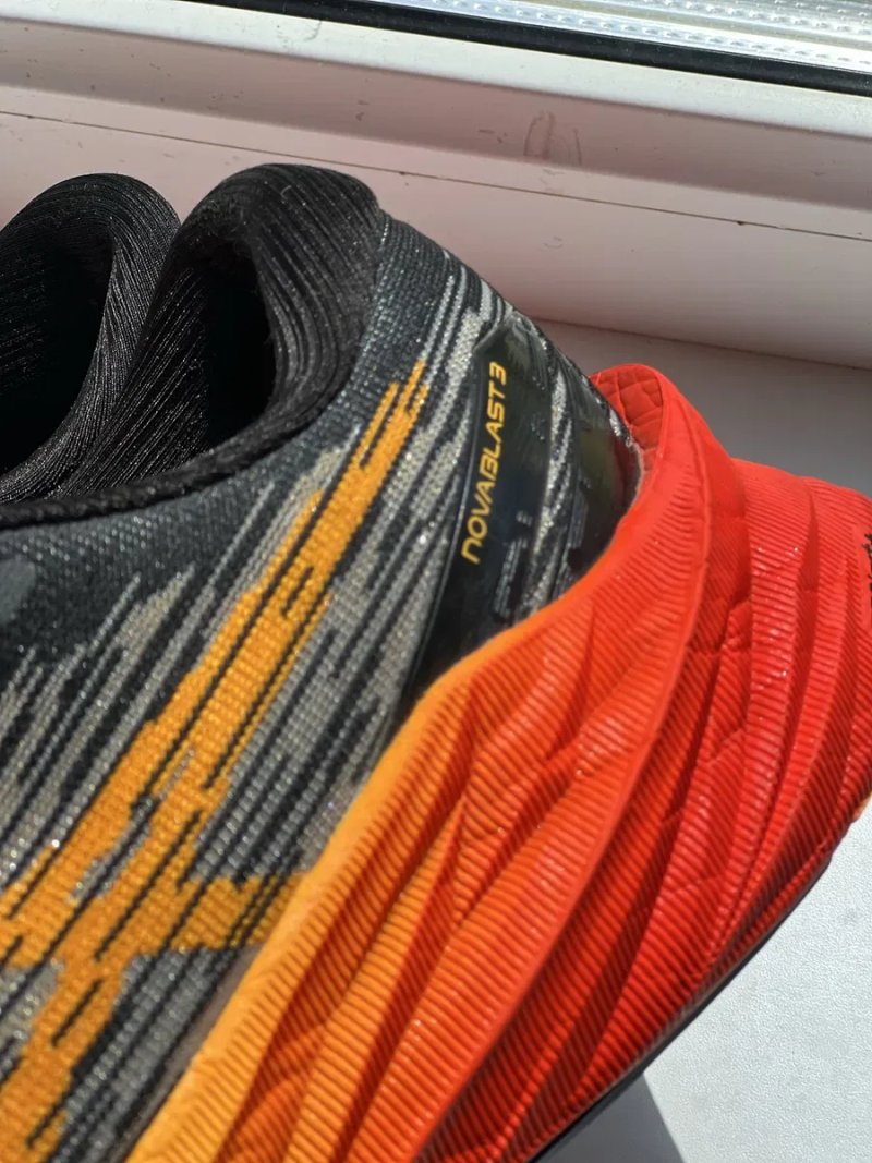 Кросівки Asics novablast 3 оригінал — фото 3