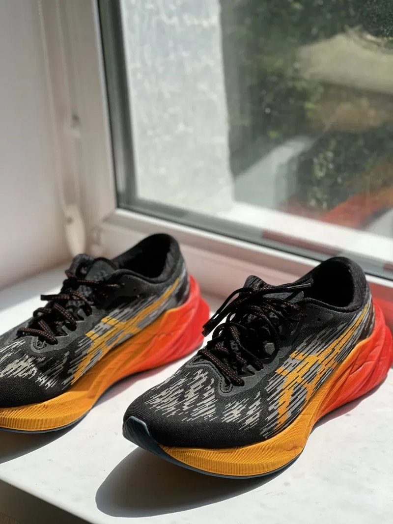Кросівки Asics novablast 3 оригінал — фото 4