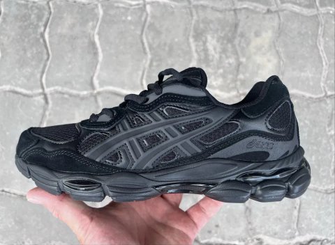 Кросівки чоловічі Asics GEL-NYC GT Triple Black / Graphite Grey Black в наявності..