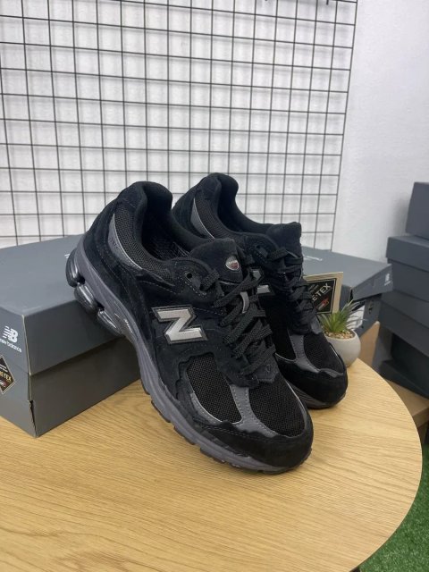 Кросівки чоловічі New Balance 2002R Gore tex