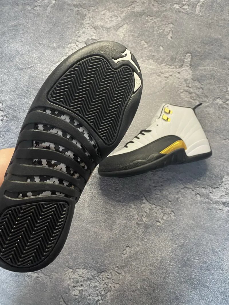 Кросівки Jordan 12 — фото 4