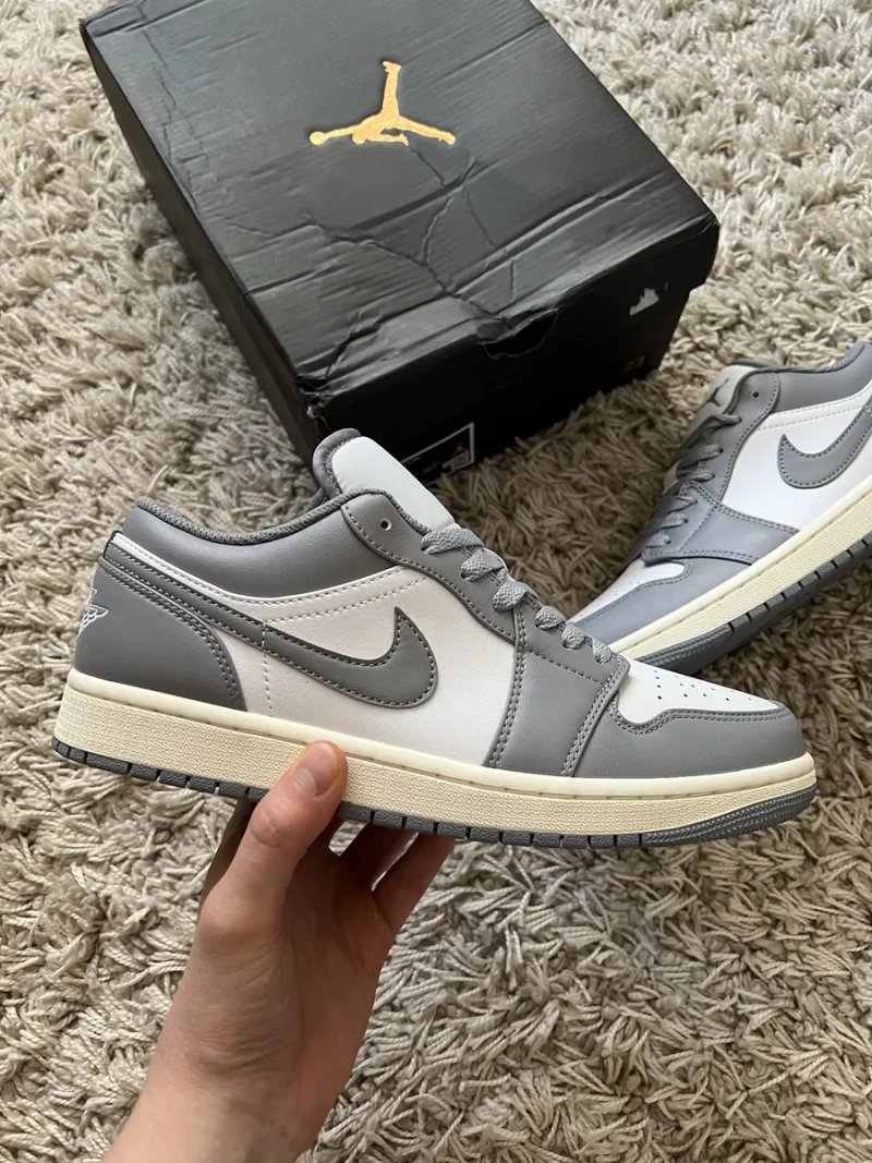 Кросівки Nike Air Jordan 1 Low Vintage Stealth Grey/White 553558-053 — фото 2
