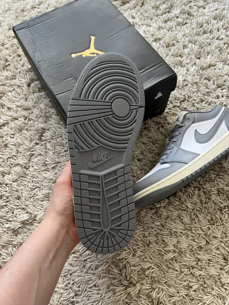 Кросівки Nike Air Jordan 1 Low Vintage Stealth Grey/White 553558-053 — фото 4