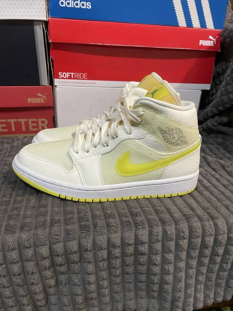 Кросівки Nike Air Jordan 1 Mid SE Voltage Yellow 40(25,5см) оригінал