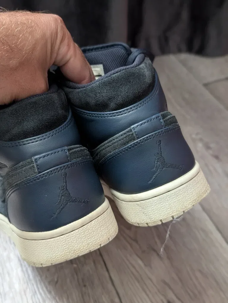 Кросівки Nike Air Jordan 1 Retro Mid р.43 — фото 6
