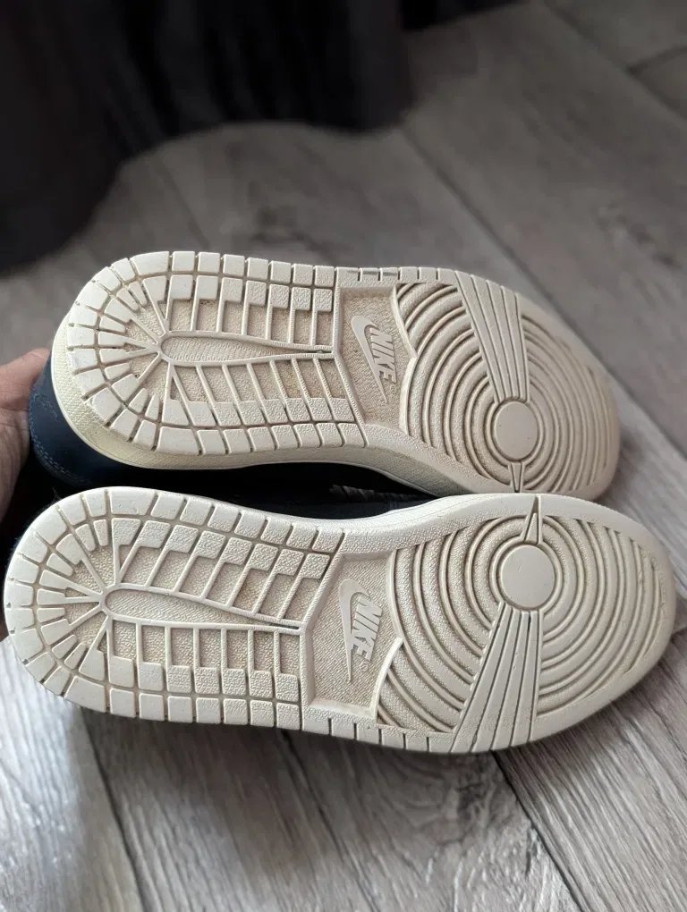 Кросівки Nike Air Jordan 1 Retro Mid р.43 — фото 7