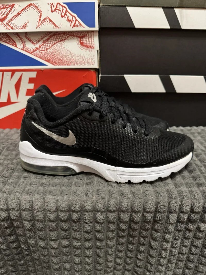 Кросівки Nike Air Max Invigor 40(25,5см) оригінал — фото 3