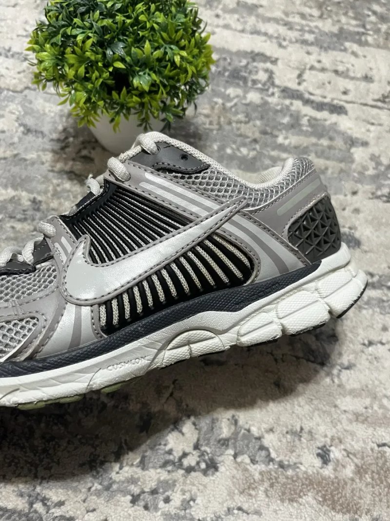 Кросівки Nike Zoom Vomero 5, pозмір 41(26см),asics — фото 4
