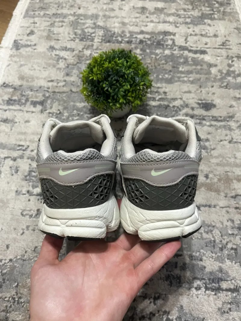 Кросівки Nike Zoom Vomero 5, pозмір 41(26см),asics — фото 6
