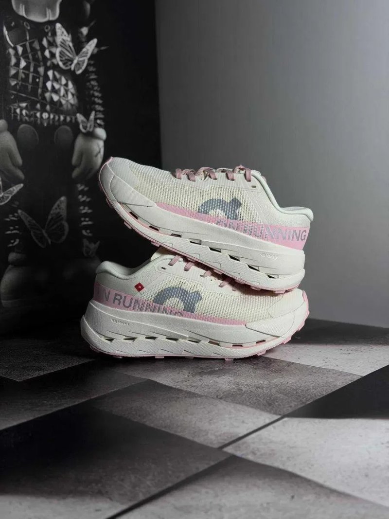 Кросівки On Cloudultra 3 white/pink. Жіночі кросівки. Демісезон — фото 3