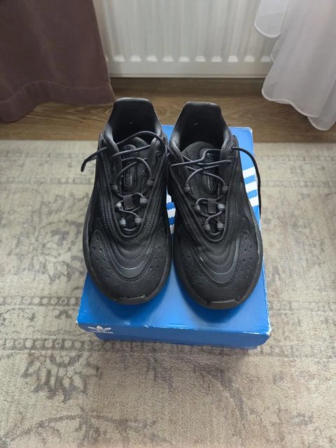 Кросівки жіночі Adidas Ozelia