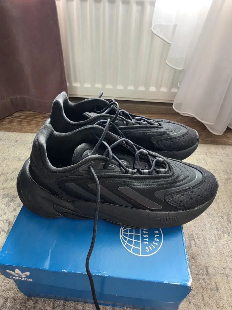 Кросівки жіночі Adidas Ozelia — фото 3