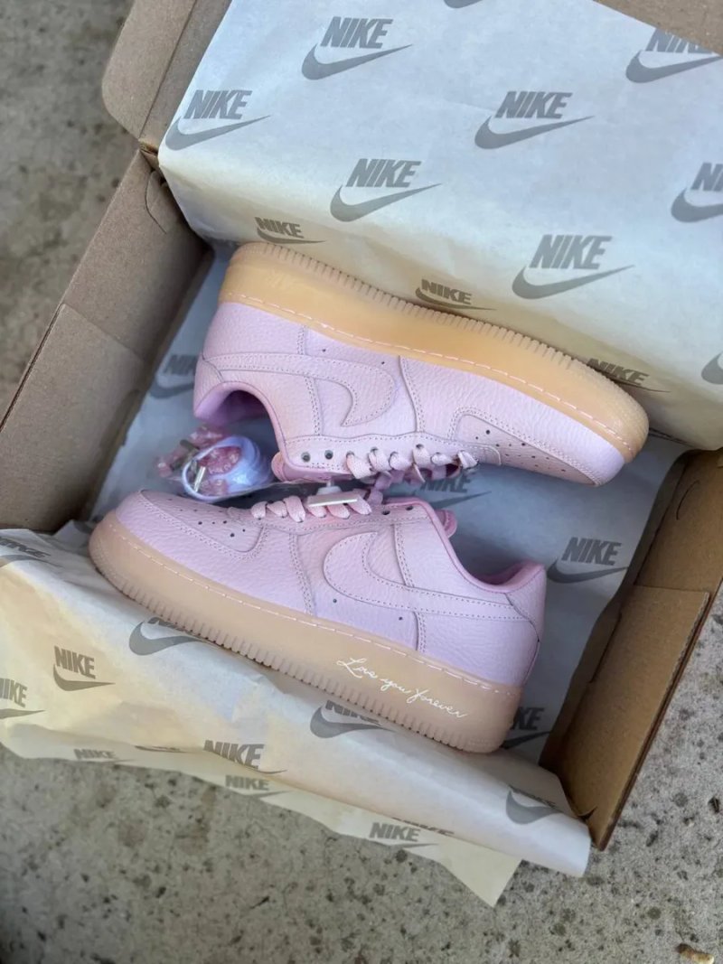 Кросівки жіночі Nike Air Force 1 Plant Flea White Drake Nocta Pink — фото 3