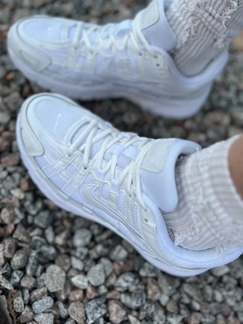 Кросівки жіночі Nike P6000