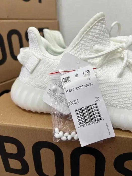 Кроссовки Adidas yeezy 350 white / Адидас изи 350 белые изики 37 38 39 — фото 4