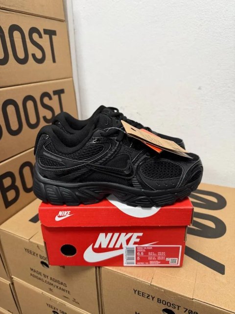 Кроссовки Nike V5 RNR black/Найк вомеро 5 черные 38 39 40 41 42 43