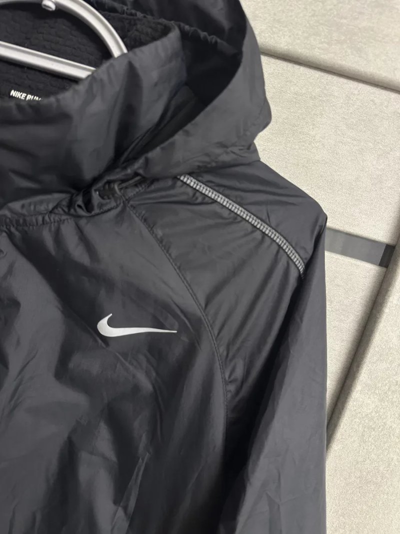 Куртка Nike Shield Storm-Fit Running  М розмір жіноча! — фото 4