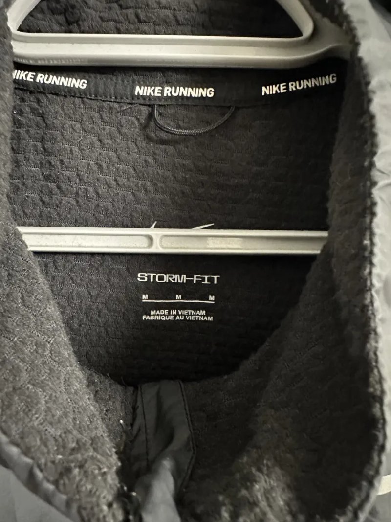 Куртка Nike Shield Storm-Fit Running  М розмір жіноча! — фото 5
