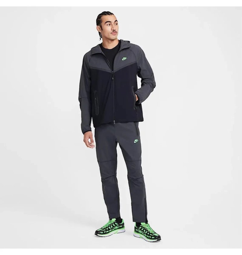 Куртка Nike Tech Woven Jacket Black HM7151-013 (S-L)Оригінал/вітровка найк — фото 2