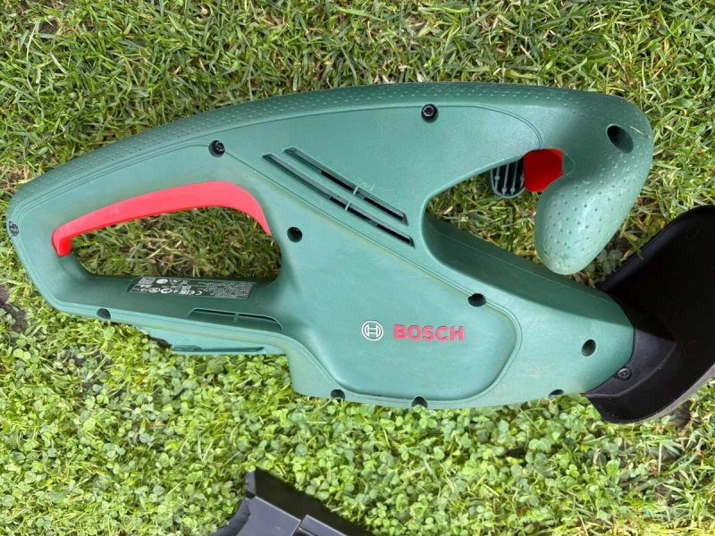Кущоріз акумуляторний Bosch EasyHedgeCut 18V-45,довжина леза 45 см.  з Англії — фото 4