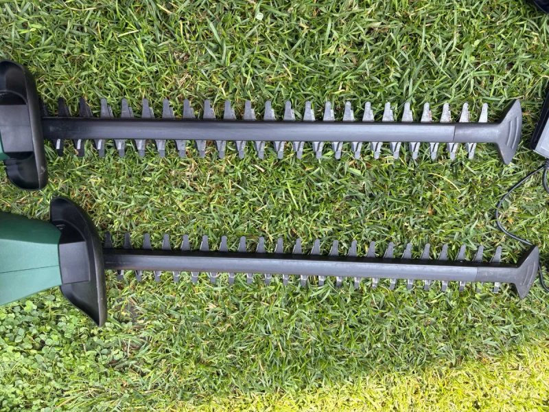 Кущоріз акумуляторний Bosch EasyHedgeCut 18V-45,довжина леза 45 см.  з Англії — фото 6
