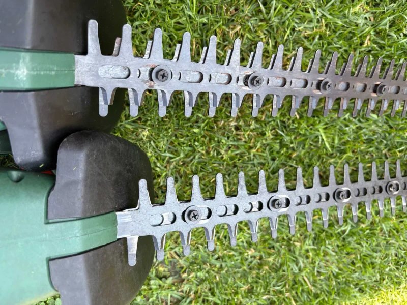 Кущоріз акумуляторний Bosch EasyHedgeCut 18V-45,довжина леза 45 см.  з Англії — фото 7