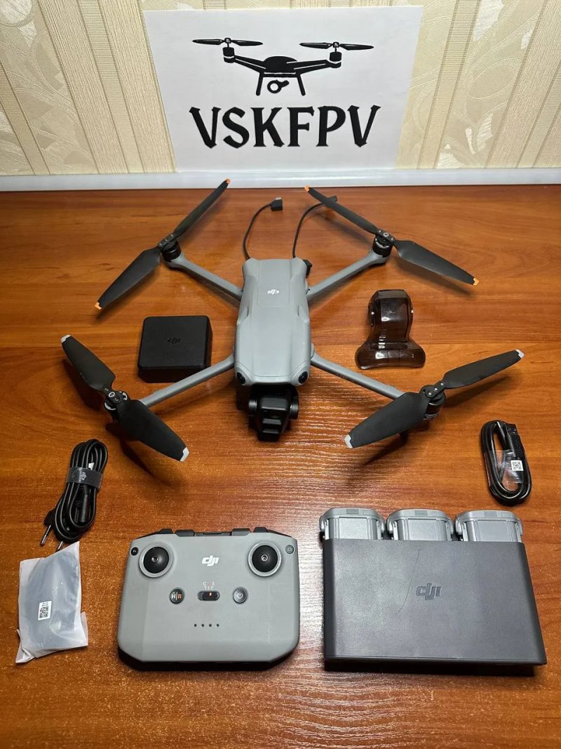 Квадрокоптер DJI Air 3 Fly More Combo with RC-N2 — фото 2