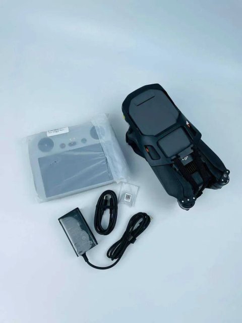 Квадрокоптер DJI Mavic 3