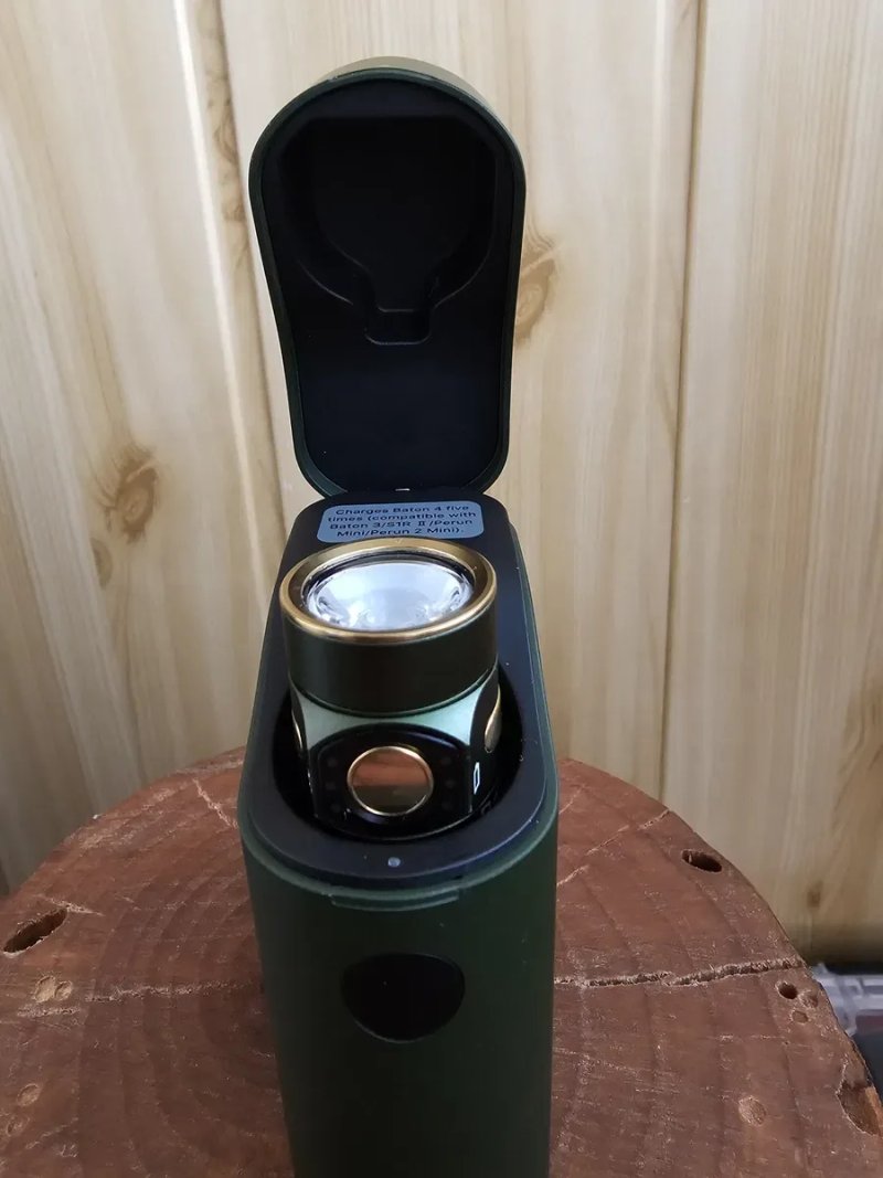 Ліхтар ручний Olight Baton 4 Premium Green — фото 4