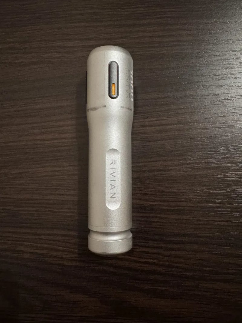 Ліхтарик Rivian Torch 1000 Lumens оригінальний — фото 2