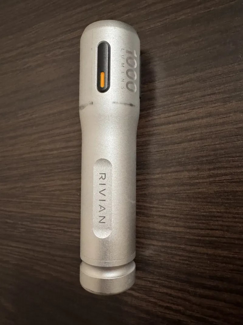 Ліхтарик Rivian Torch 1000 Lumens оригінальний — фото 3