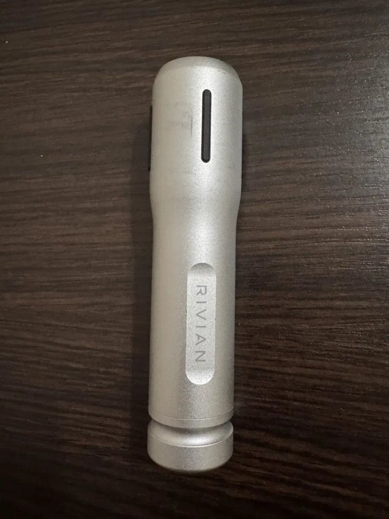 Ліхтарик Rivian Torch 1000 Lumens оригінальний — фото 4