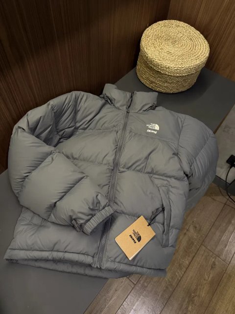 Лімітований пуховик з колаборації SKIMS x The North Face Axel Arigato