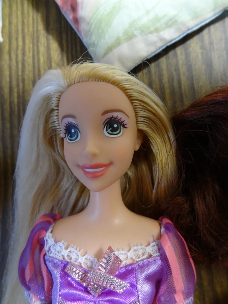 Лот кукол: Рапунцель Disney Store и Барби Mattel в оригинальной одежде — фото 2