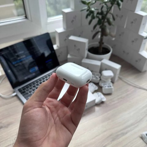 Магазин б/у Кейс AirPods Pro 2 A2700 Lightning A2699, A2698 Оригинал