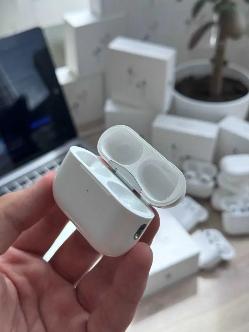 Магазин б/у Кейс AirPods Pro 2 A2700 Lightning A2699, A2698 Оригинал — фото 2