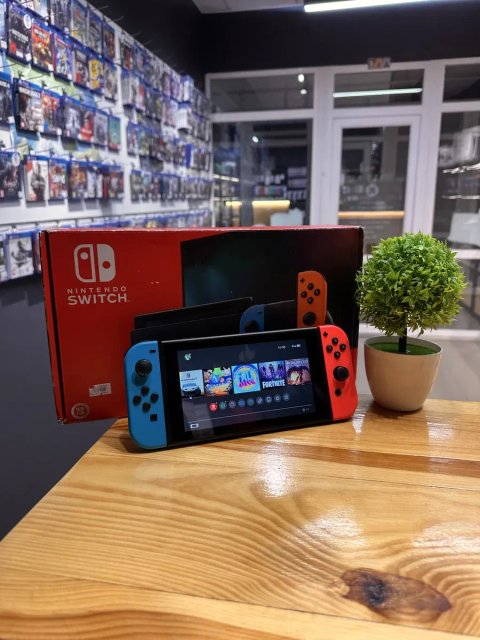 Магазин! Ідеальна! Ігрова портативна приставка Nintendo Switch V2 HAC-001