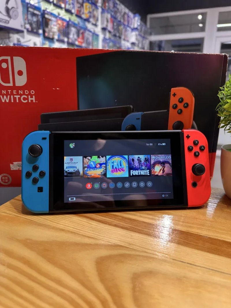 Магазин! Ідеальна! Ігрова портативна приставка Nintendo Switch V2 HAC-001 — фото 2