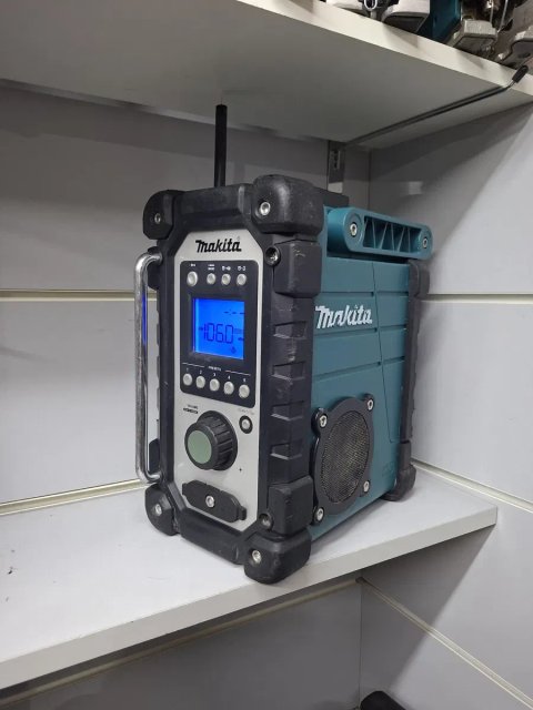Makita BMR 102  будівельне радіо Макіта