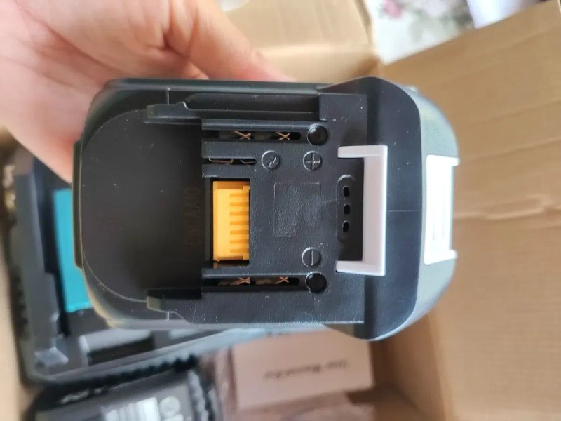 Makita DC18RD и два аккумулятора BL1855B. — фото 2
