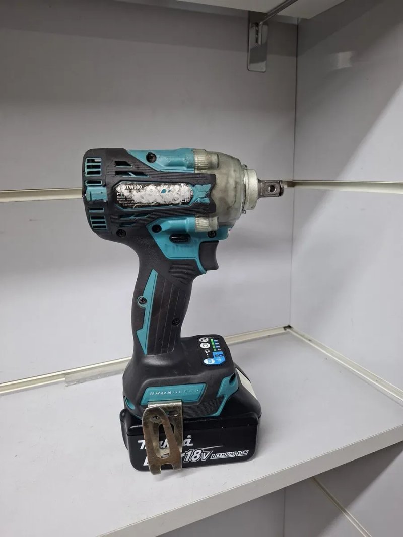 Makita DTW 300 безщітковий акумуляторний гайковерт Макіта оригінал — фото 3