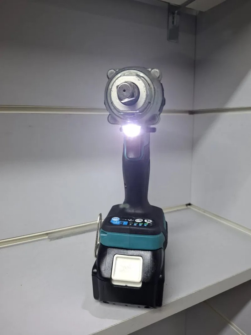 Makita DTW 300 безщітковий акумуляторний гайковерт Макіта оригінал — фото 4