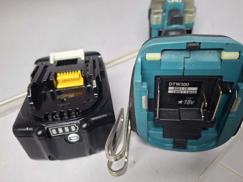 Makita DTW 300 безщітковий акумуляторний гайковерт Макіта оригінал — фото 7