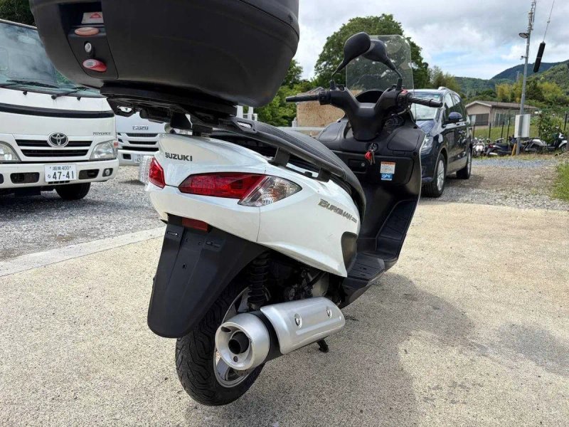 Макси-Скутер Suzuki BURGMAN 200 — фото 4