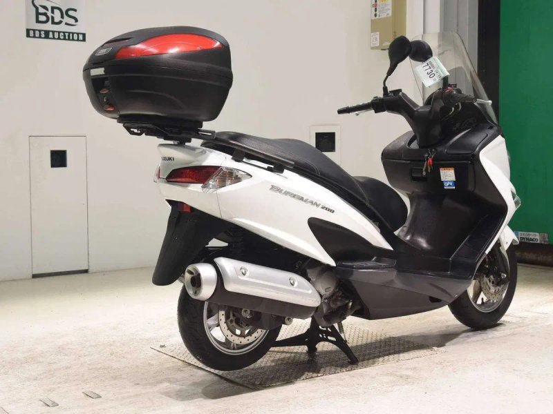 Макси-Скутер Suzuki BURGMAN 200 — фото 5